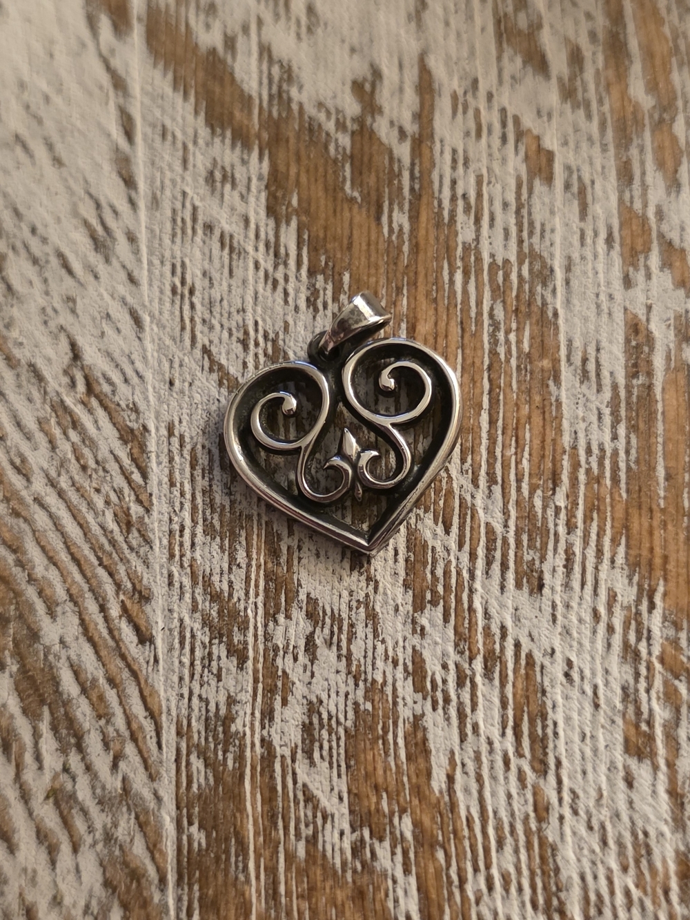 James Avery French Scroll Heart Pendant